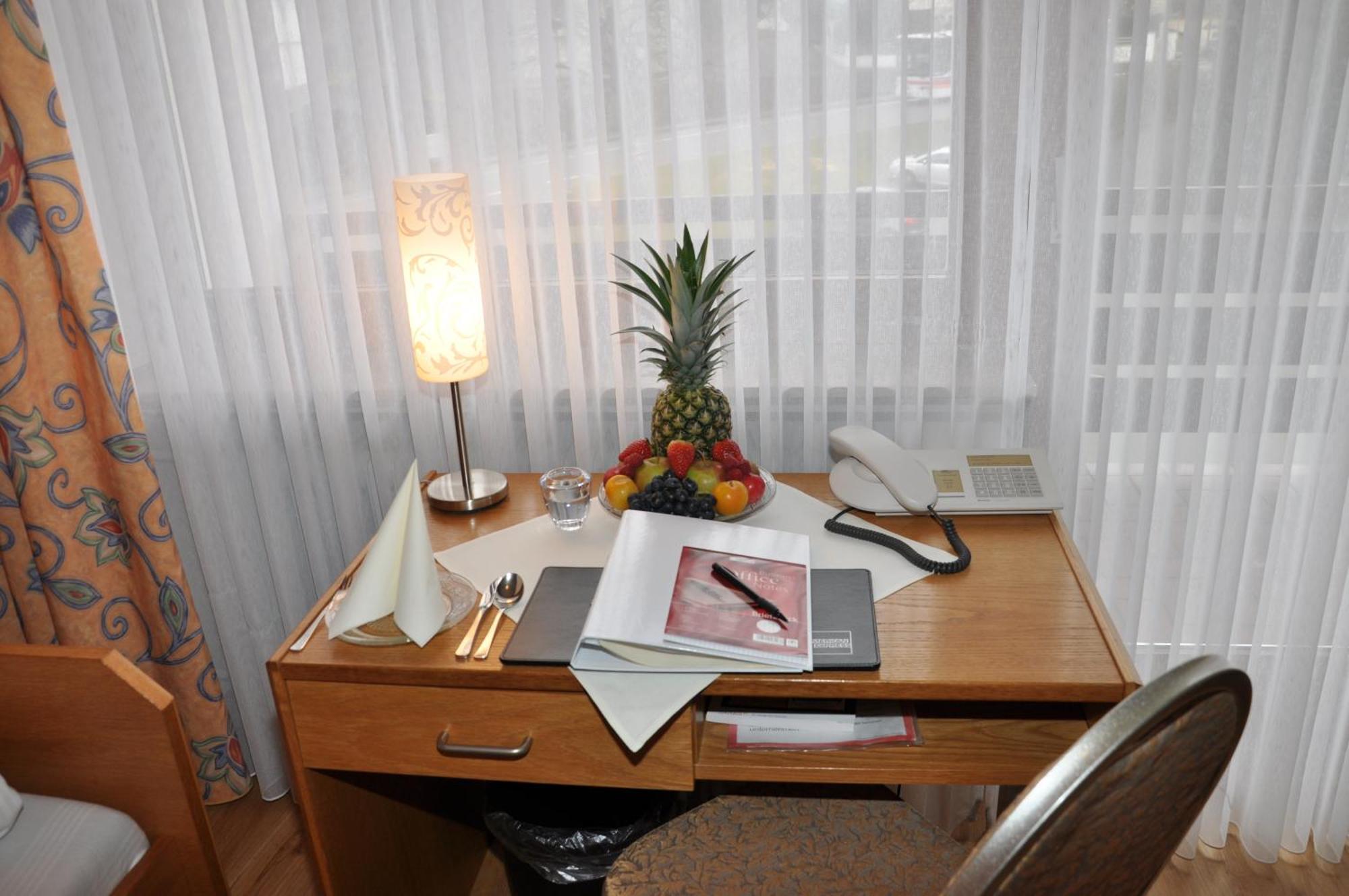 Hotel-Restaurant Sonnenhof Veitsrodt Kamer foto