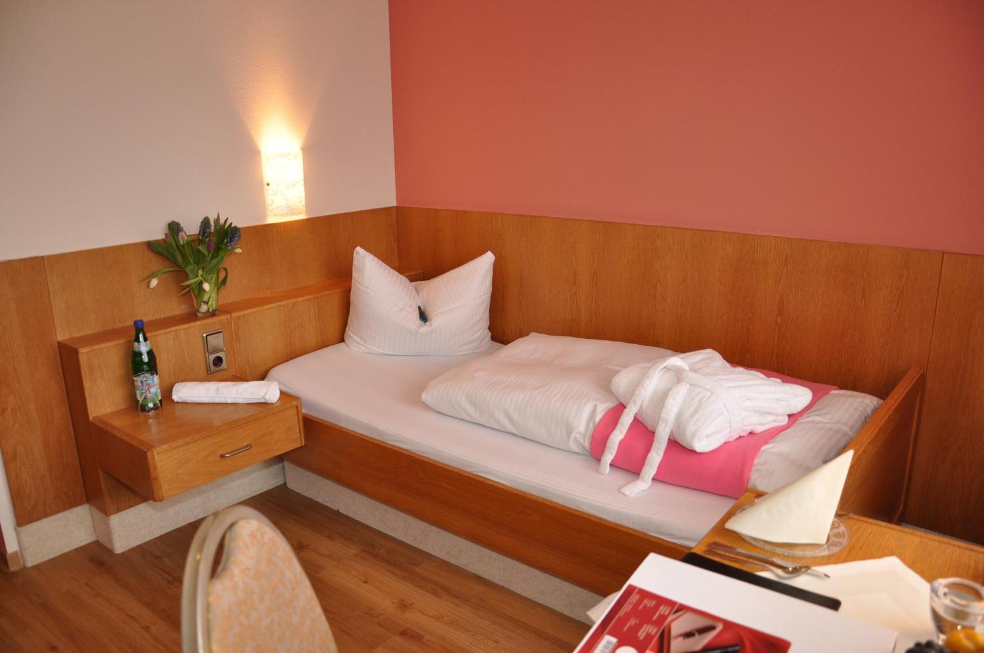 Hotel-Restaurant Sonnenhof Veitsrodt Kamer foto